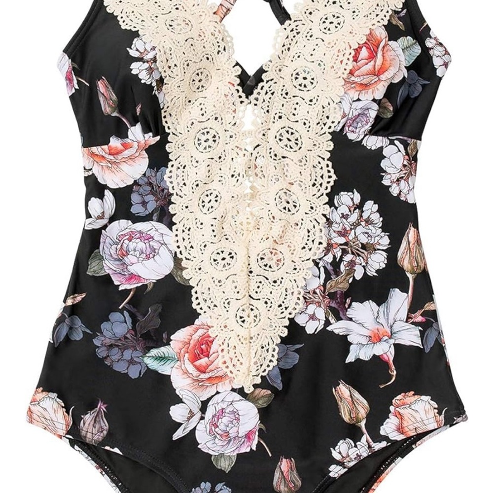 NWT Cupshe bathing suit Small